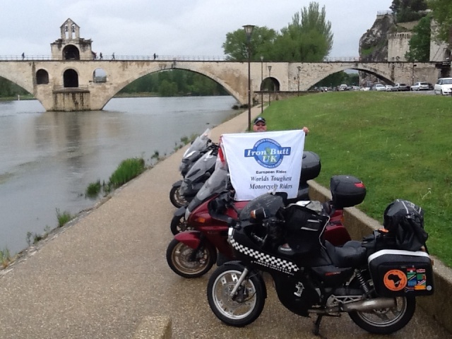 Sous le pont d'Avignon -  Ride to Eat